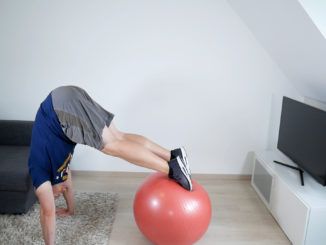 Stability ball pike up